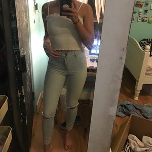 ripped knee skinny jeans